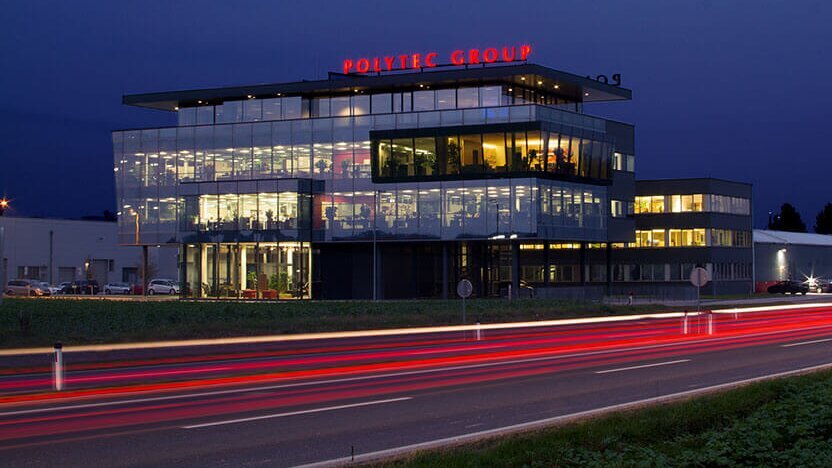 POLYTEC Headquarters Hörsching, Österreich (bei Nacht) POLYTEC Headquarters Hörsching, Österreich (bei Nacht)